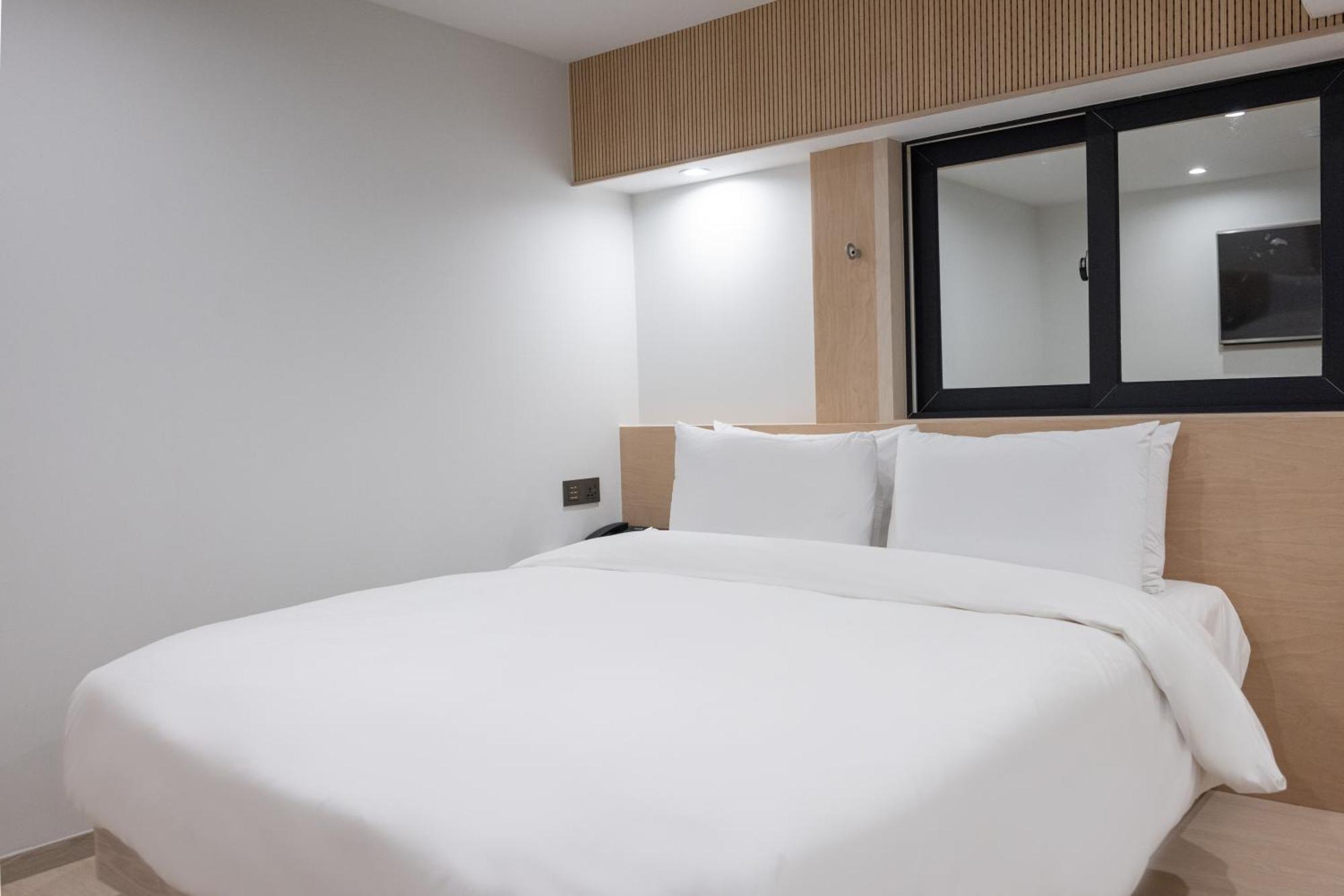 Hotel Bellus Busan Buitenkant foto